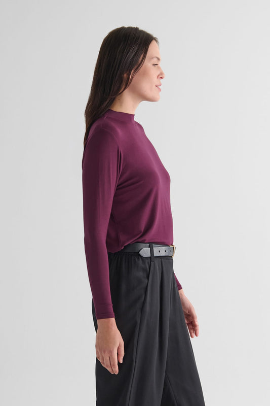 Jensen Longsleeve in Syrah - Women's Long Sleeve Shirt in Burgundy | DAUB