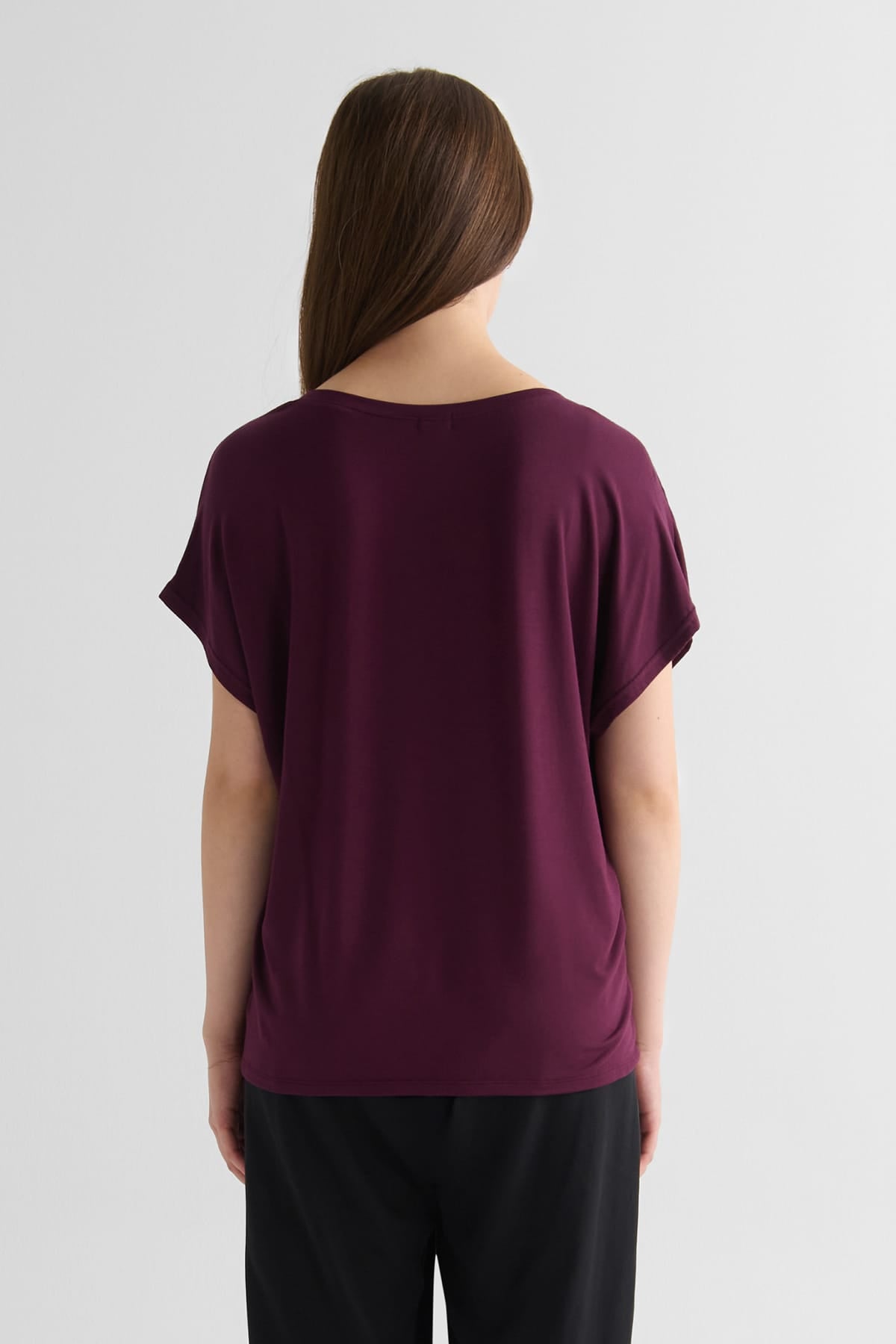 Trinity Tee - Women's Basic V-Neck T-Shirt in Syrah Burgundy | DAUB