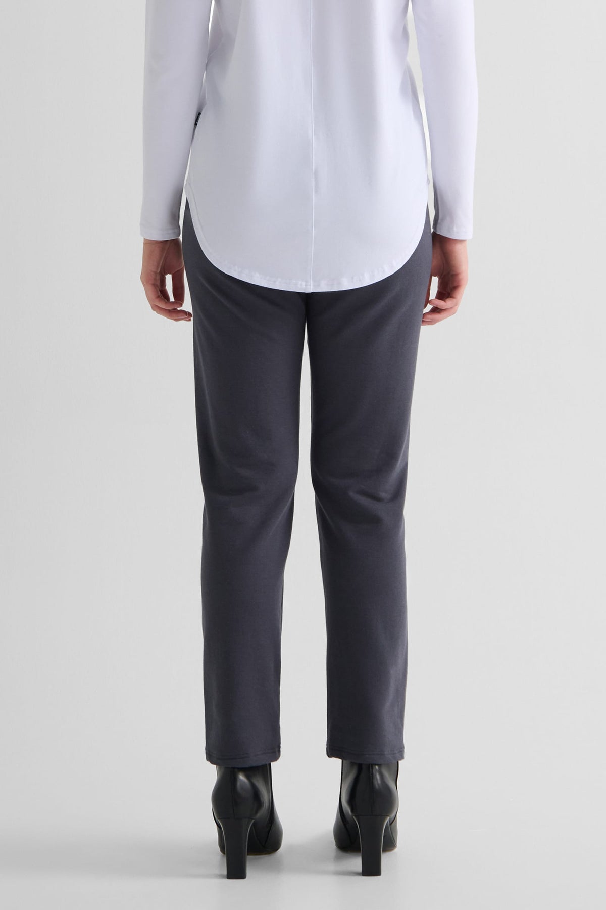 Wren Pant in Ash - Women's Fleece Straight Leg Pant in Ash Grey | DAUB