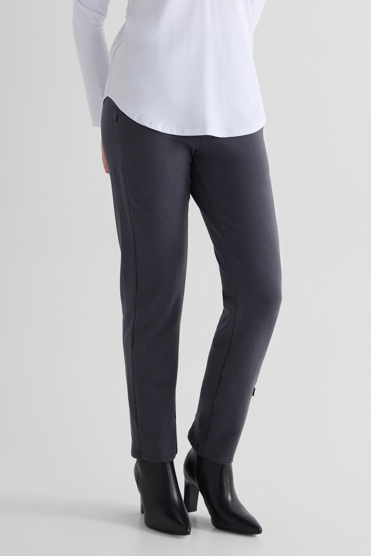 Wren Pant in Ash - Women's Fleece Straight Leg Pant in Ash Grey | DAUB