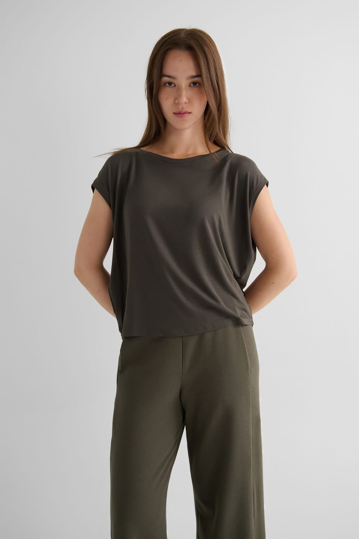 Box Tee - Women's Basic T-Shirt in Spruce Green | DAUB