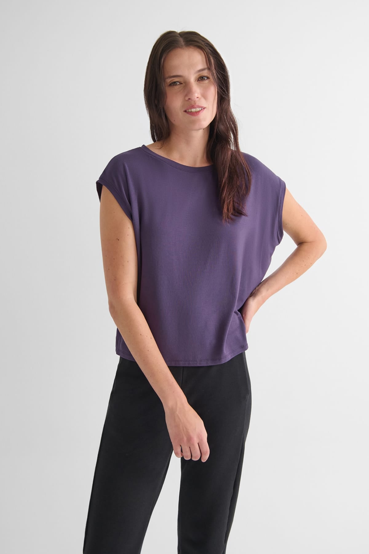 Box Tee - Women's Basic T-Shirt in Aubergine Purple | DAUB