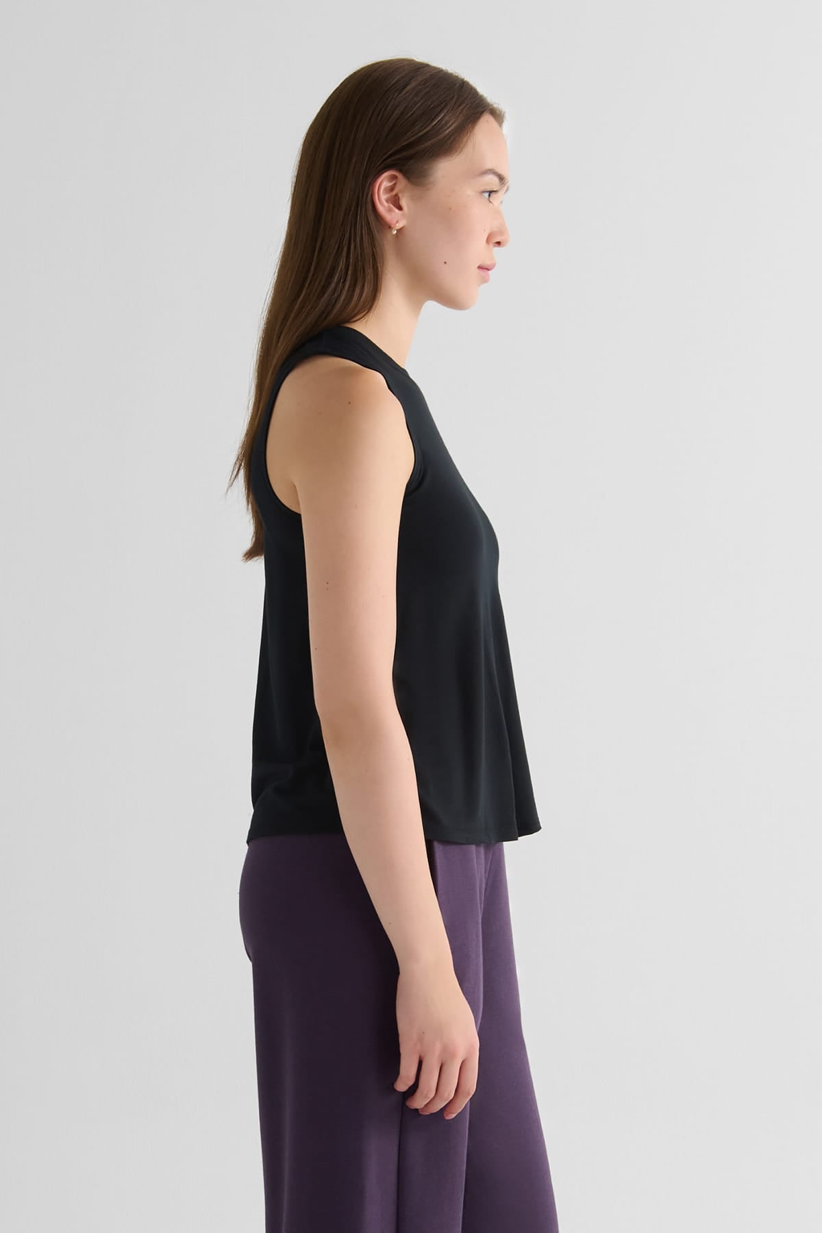 Maia Tank - Women's Basic Tank in Black | DAUB