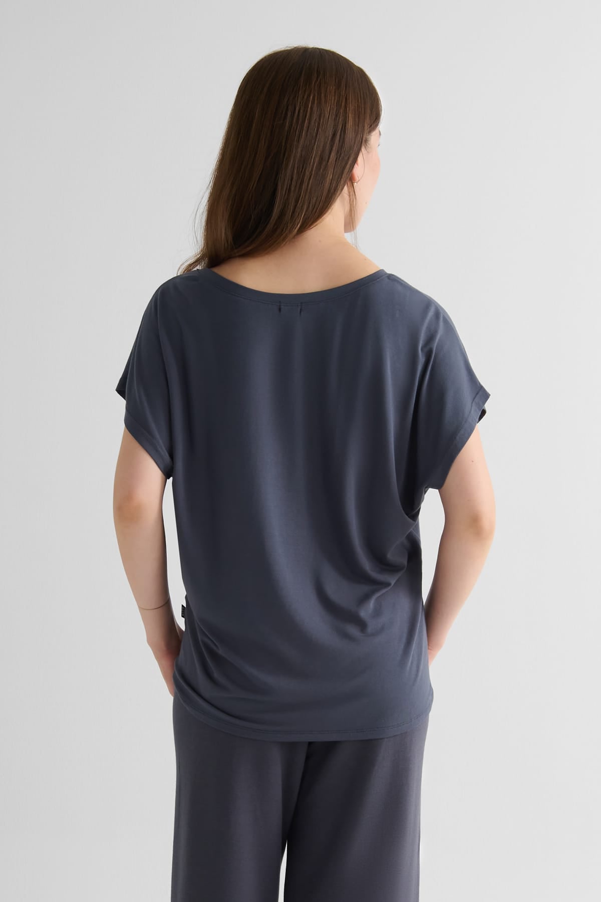 Trinity Tee - Women's Basic V-Neck T-Shirt in Ash Grey | DAUB