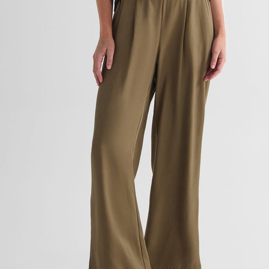 Winslow Trouser - Women's Tailored Trouser in Olive Green | Daub
