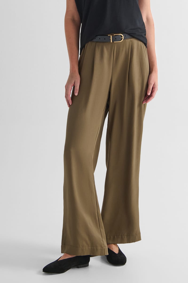 Winslow Trouser - Women's Tailored Trouser in Olive Green | Daub