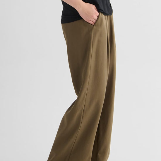 Winslow Trouser - Women's Tailored Trouser in Olive Green | Daub