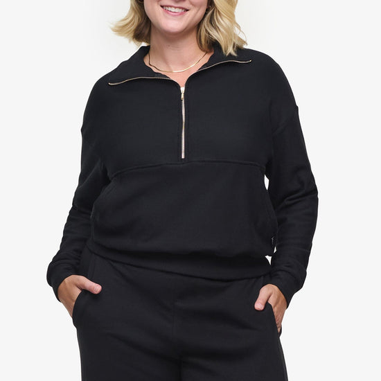 Freedom Half Zip Sweatshirt  - Woman half zip sweatshirt with kangaroo pocket in black  | Daub & Design