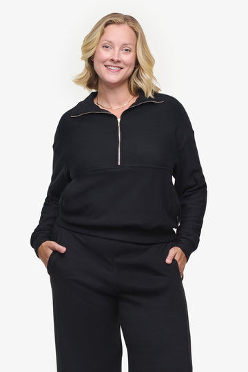 Freedom Half Zip Sweatshirt  - Woman half zip sweatshirt with kangaroo pocket in black  | Daub & Design