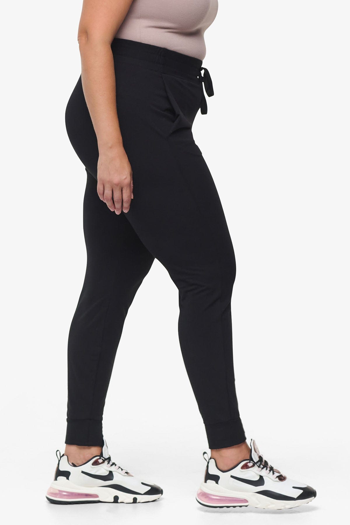 Freedom Jogger  - Woman Fleece  Jogger with pockets in Black | Daub & Design
