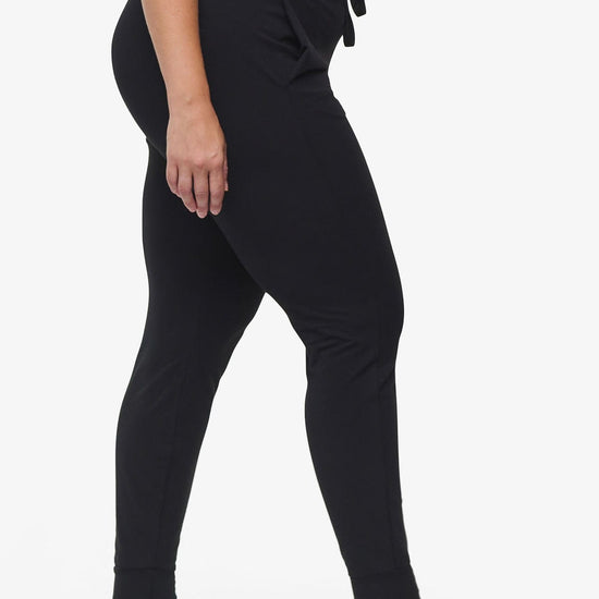Freedom Jogger  - Woman Fleece  Jogger with pockets in Black | Daub & Design
