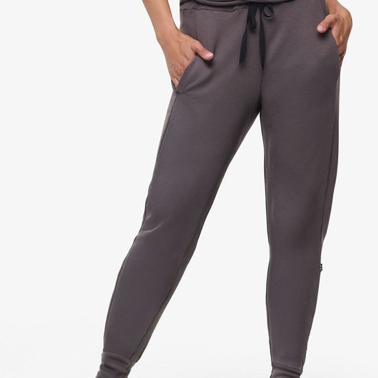 Freedom Jogger  - Woman Fleece  Jogger with pockets in Grey | Daub & Design