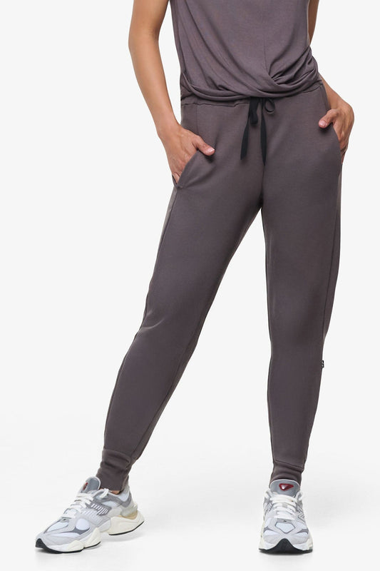 Freedom Jogger  - Woman Fleece  Jogger with pockets in Grey | Daub & Design