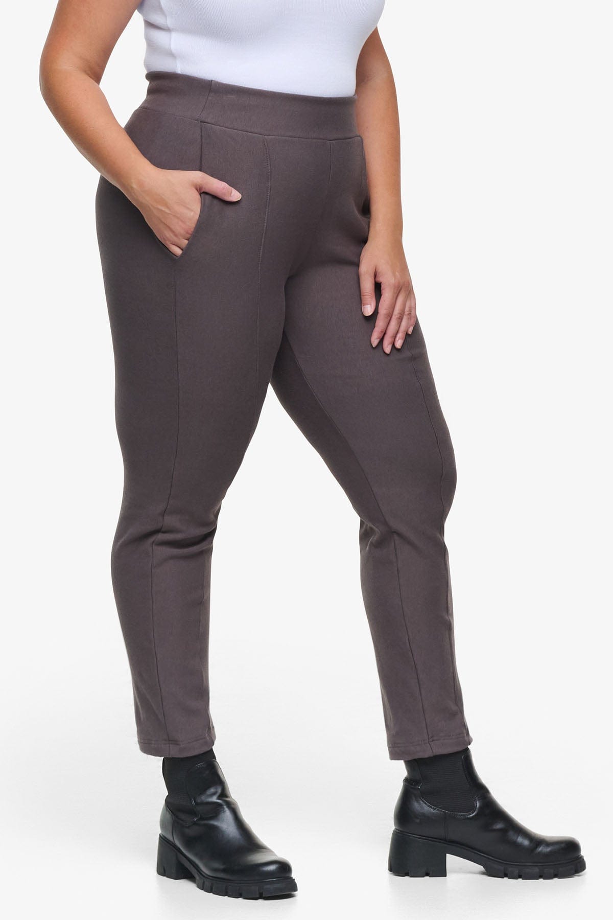 Knox Straight Leg Pant  - Woman Fleece Straight Leg Pant with pockets in Grey | Daub & Design