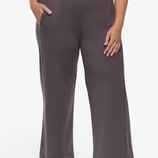 Starboard Pant - Woman Wide Leg Pant in Grey | Daub & Design