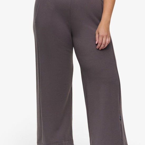Starboard Pant - Woman Wide Leg Pant in Grey | Daub & Design