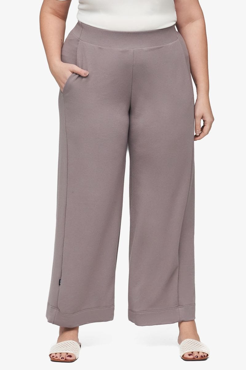 Starboard Pant - Women's Basic Pant in Driftwood - Front | Daub + Design