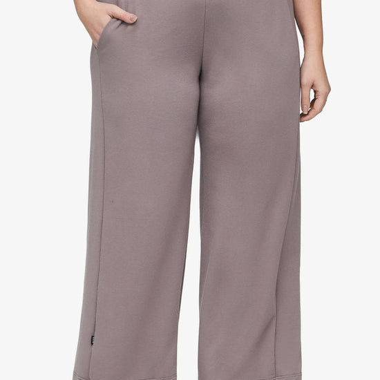 Starboard Pant - Women's Basic Pant in Driftwood - Front | Daub + Design