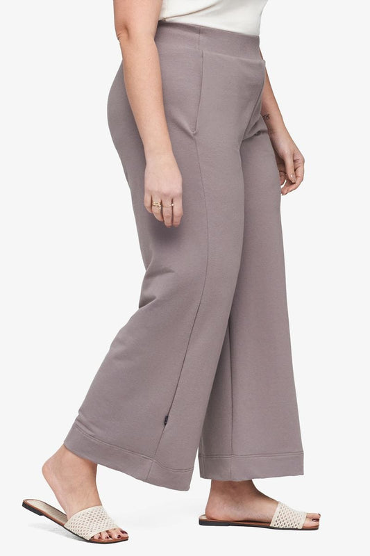 Starboard Pant - Women's Basic Pant in Driftwood - Side | Daub + Design