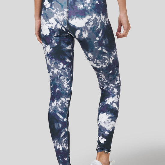 Daub + Design's classic hand-dyed prints are still a favourite on their leggings (pictured here in Periwinkle!)