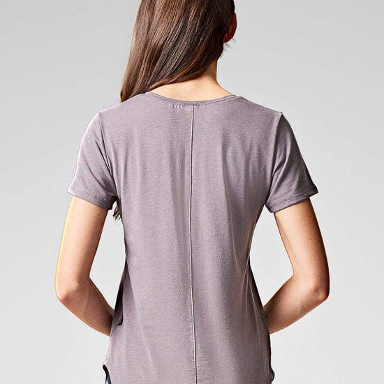 A brunette wears a grey t-shirt with baseball hem & short sleeves in tencel & organic cotton.